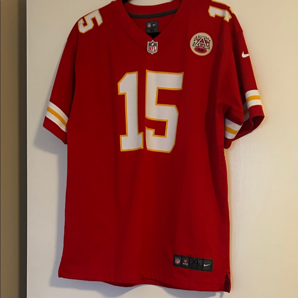 Like new. Nike children’s XL Patrick Mahomes jersey.